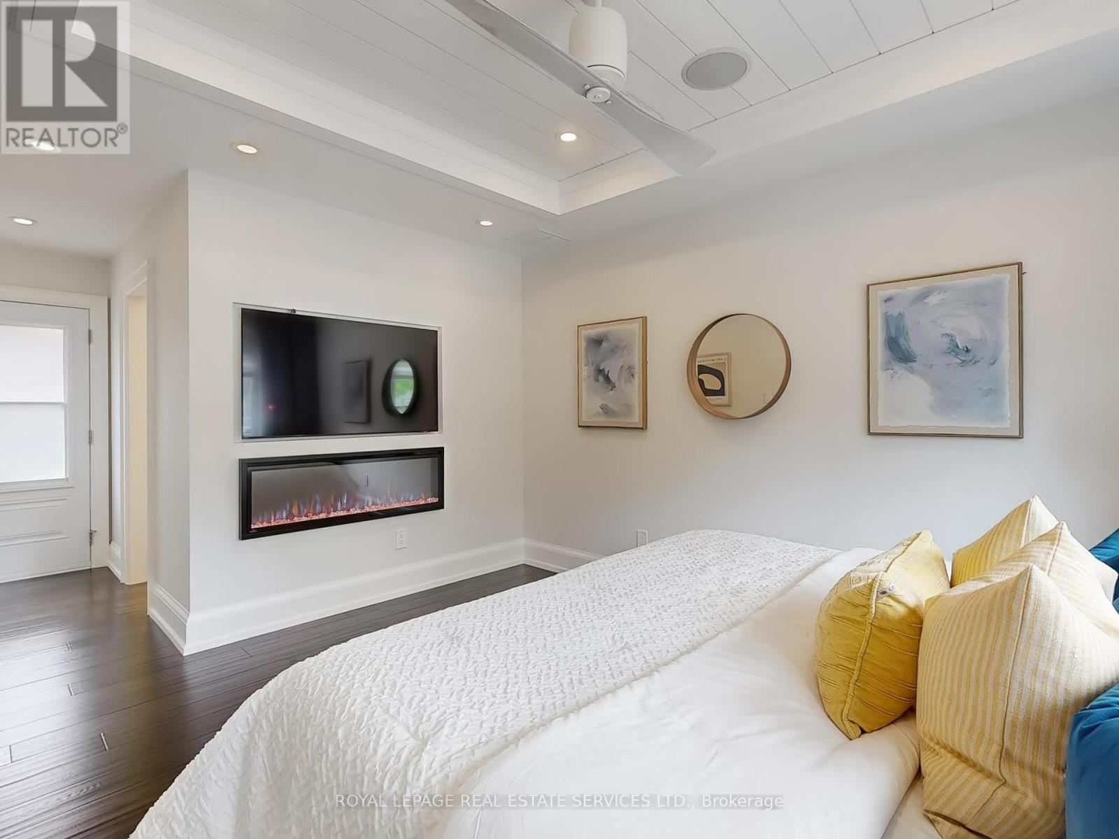 












1072 BOMORDA DRIVE

,
Oakville,




Ontario
L6H1Y2


