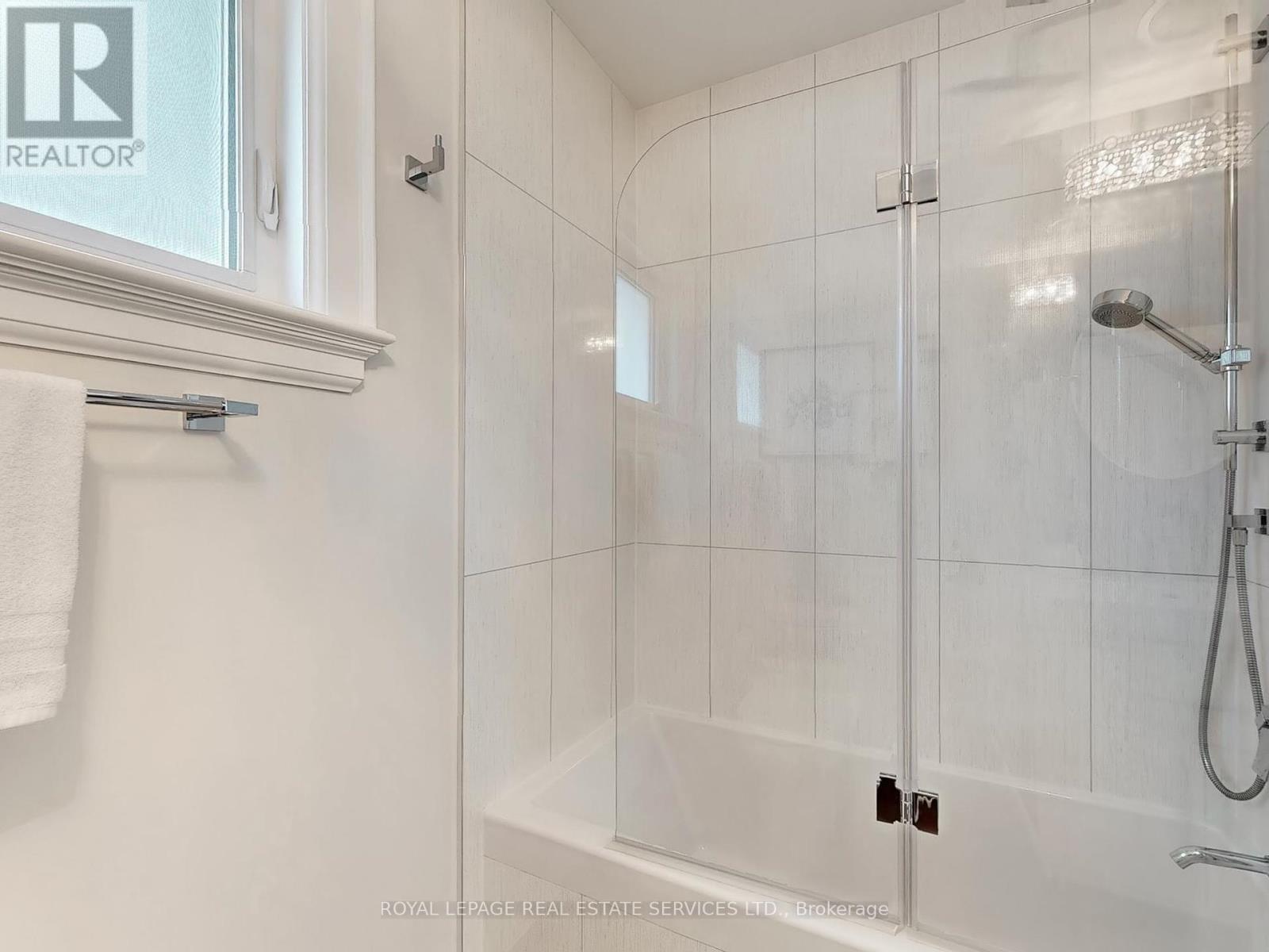 












1072 BOMORDA DRIVE

,
Oakville,




Ontario
L6H1Y2

