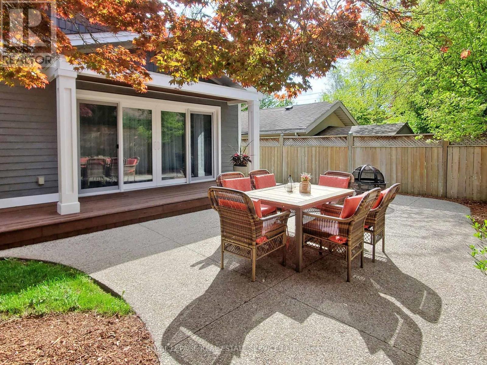 












1072 BOMORDA DRIVE

,
Oakville,




Ontario
L6H1Y2

