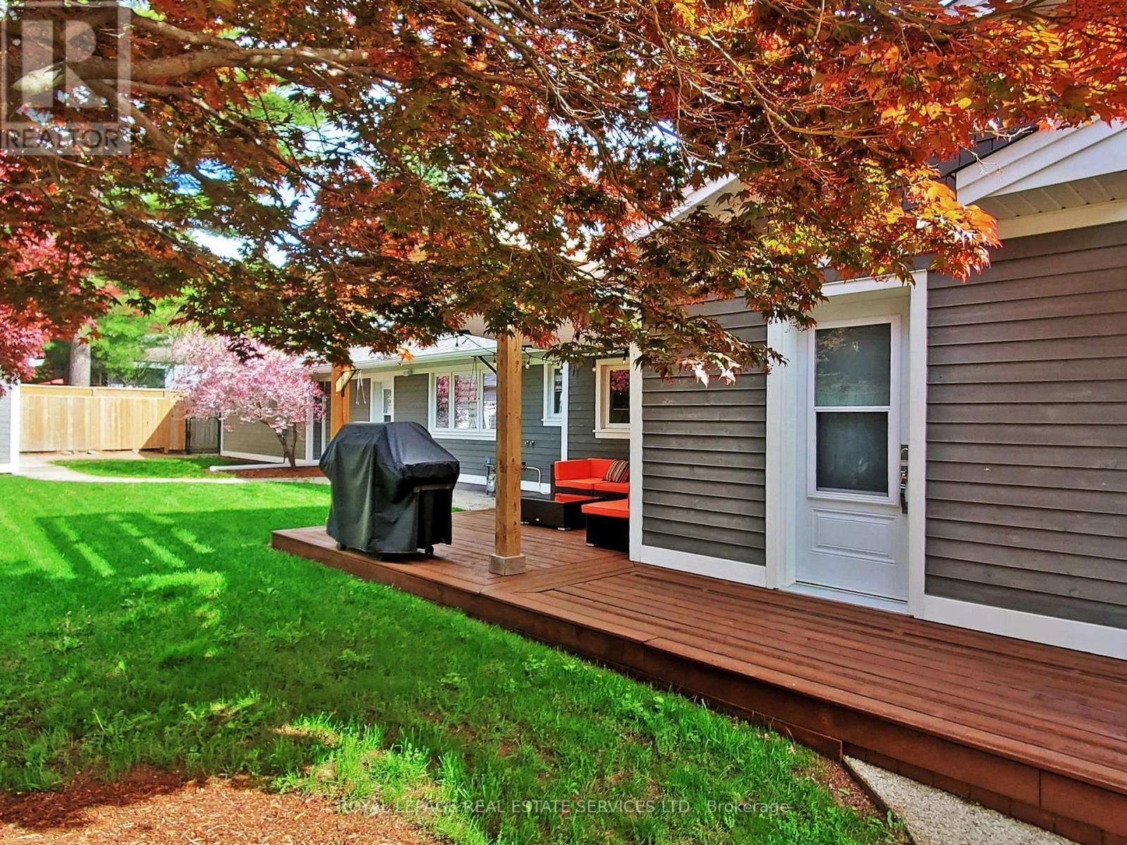 












1072 BOMORDA DRIVE

,
Oakville,




Ontario
L6H1Y2


