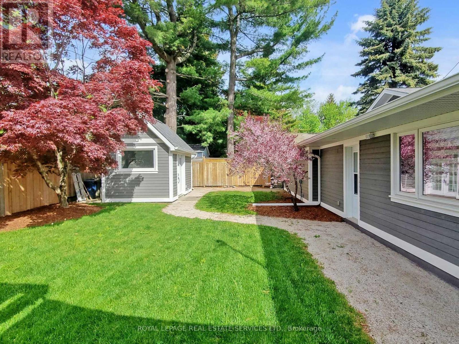 












1072 BOMORDA DRIVE

,
Oakville,




Ontario
L6H1Y2

