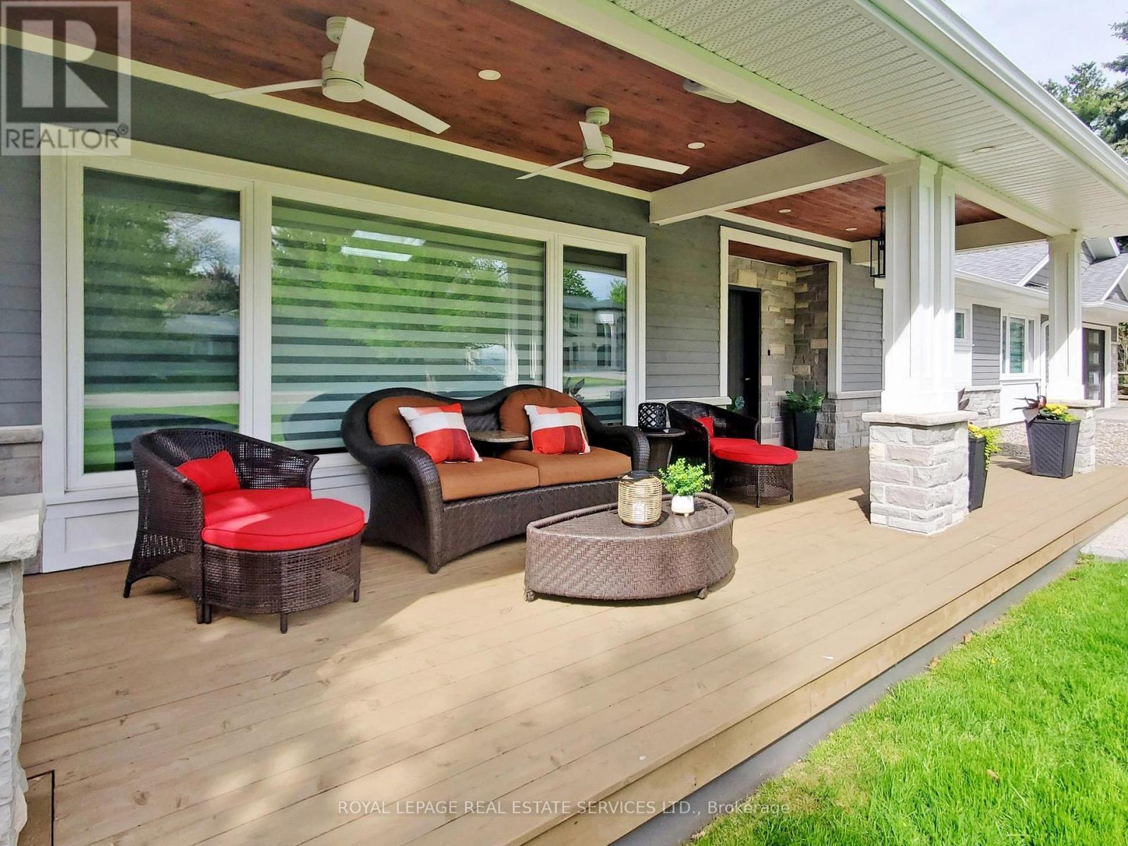 












1072 BOMORDA DRIVE

,
Oakville,




Ontario
L6H1Y2

