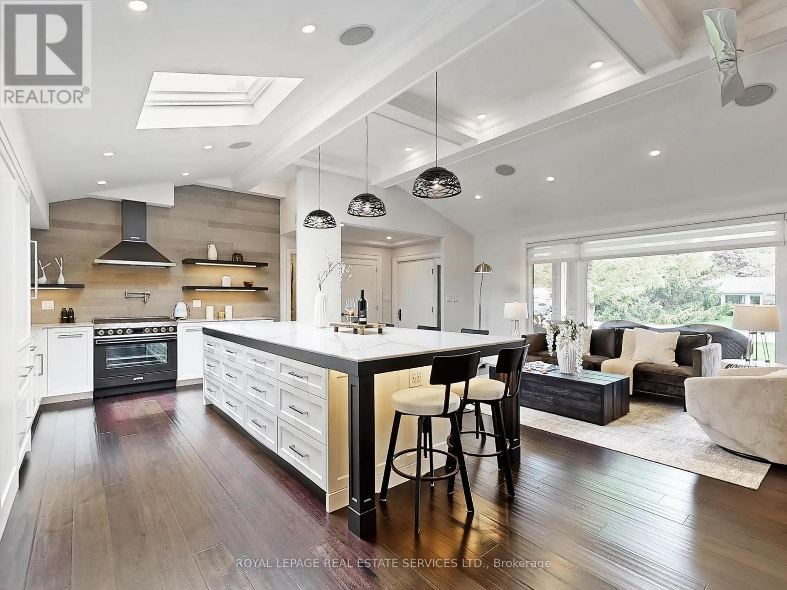 












1072 BOMORDA DRIVE

,
Oakville,




Ontario
L6H1Y2

