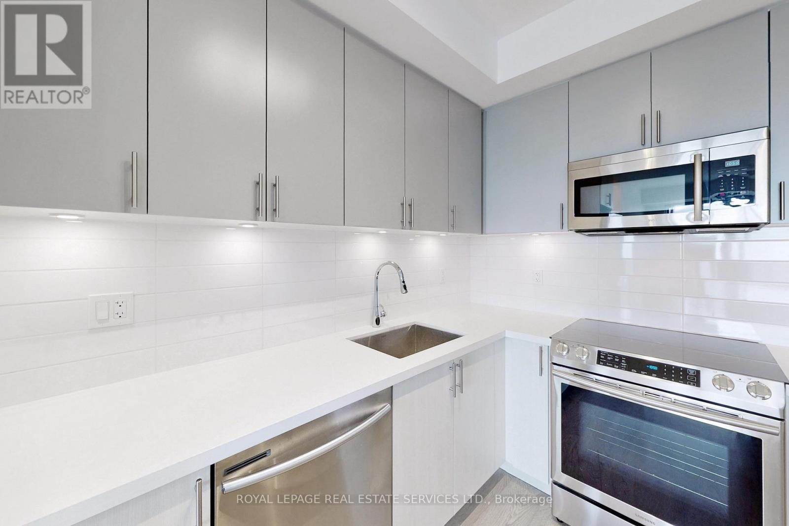 












1506 - 4677 GLEN ERIN DRIVE

,
Mississauga,




Ontario
L5M2E3

