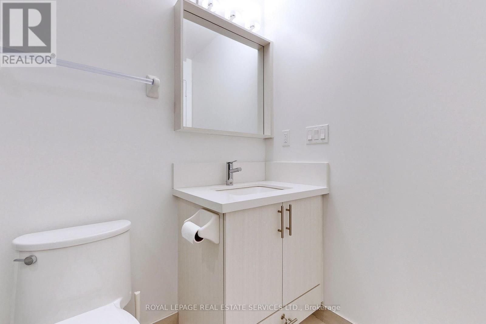 












1506 - 4677 GLEN ERIN DRIVE

,
Mississauga,




Ontario
L5M2E3

