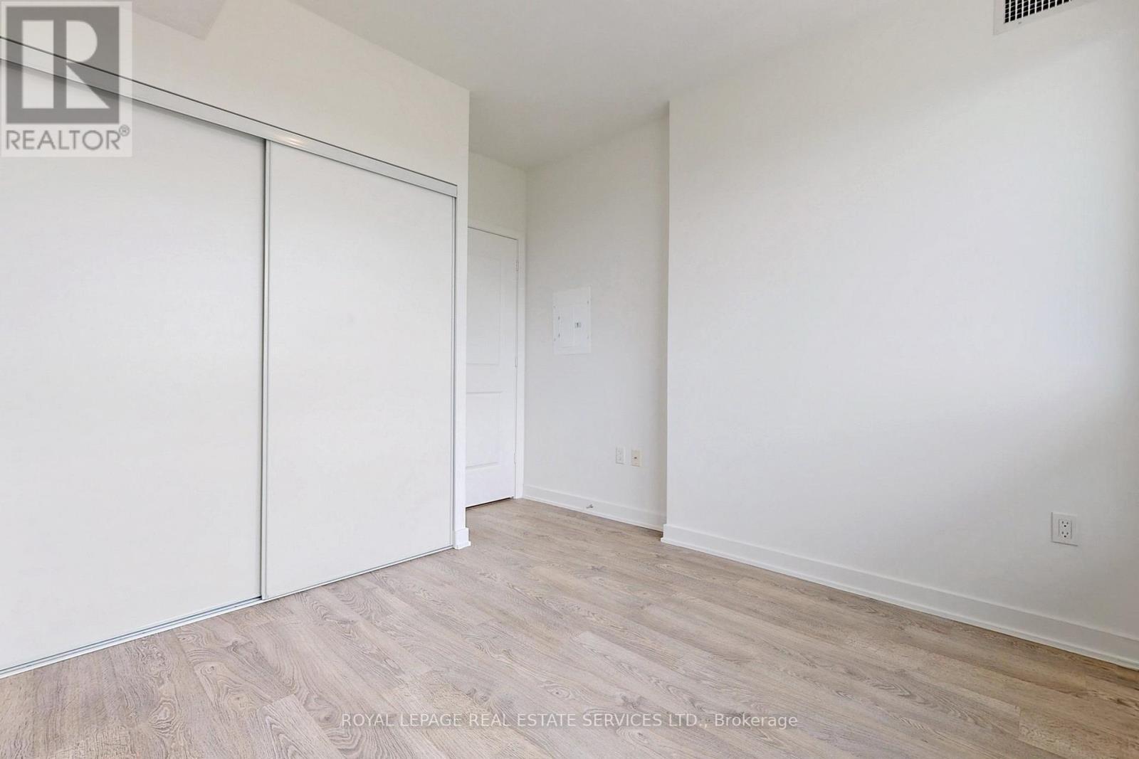 












1506 - 4677 GLEN ERIN DRIVE

,
Mississauga,




Ontario
L5M2E3

