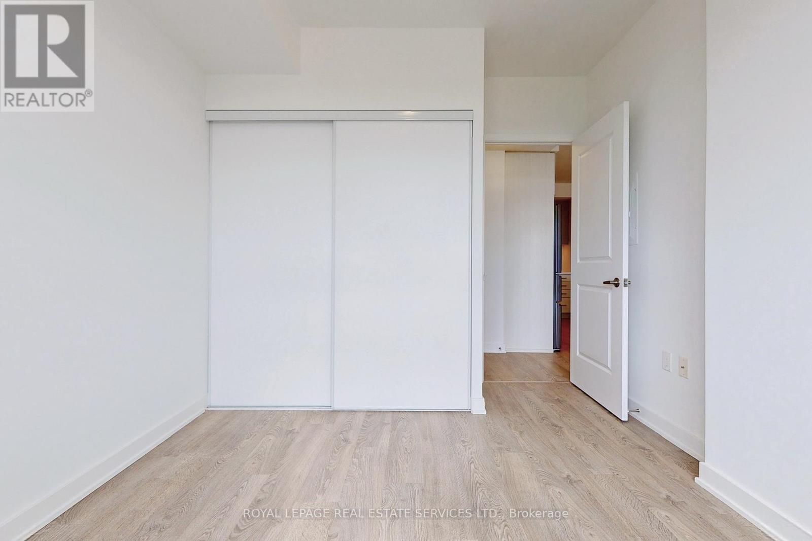 












1506 - 4677 GLEN ERIN DRIVE

,
Mississauga,




Ontario
L5M2E3

