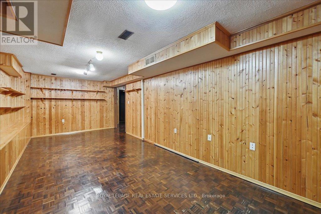 












3020 RIVERVIEW STREET

,
Oakville,




Ontario
L6L1L4

