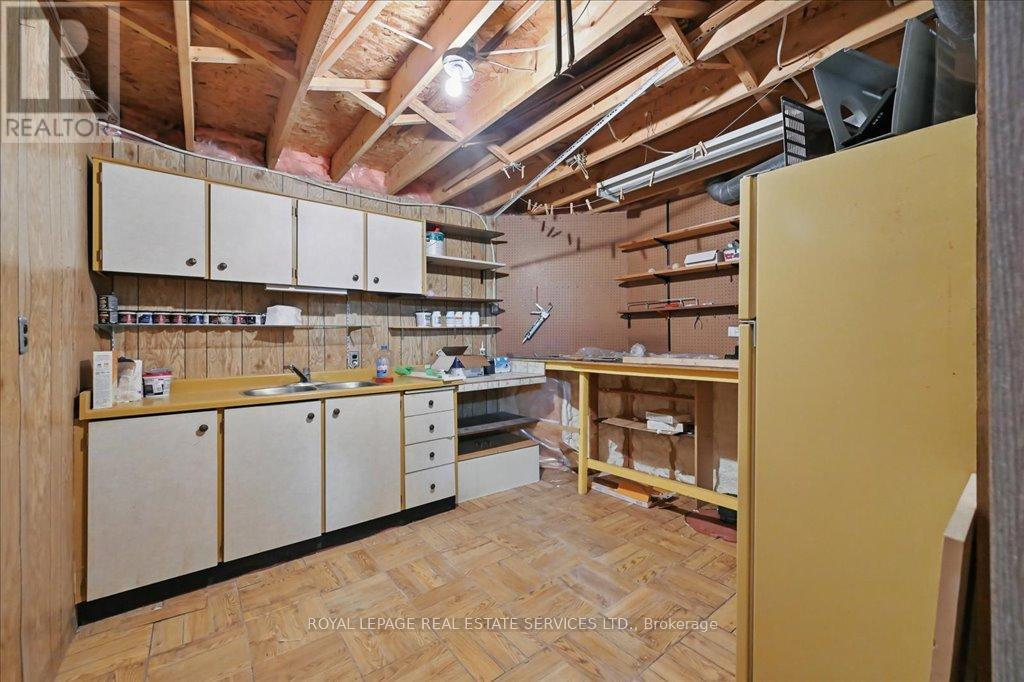 












3020 RIVERVIEW STREET

,
Oakville,




Ontario
L6L1L4

