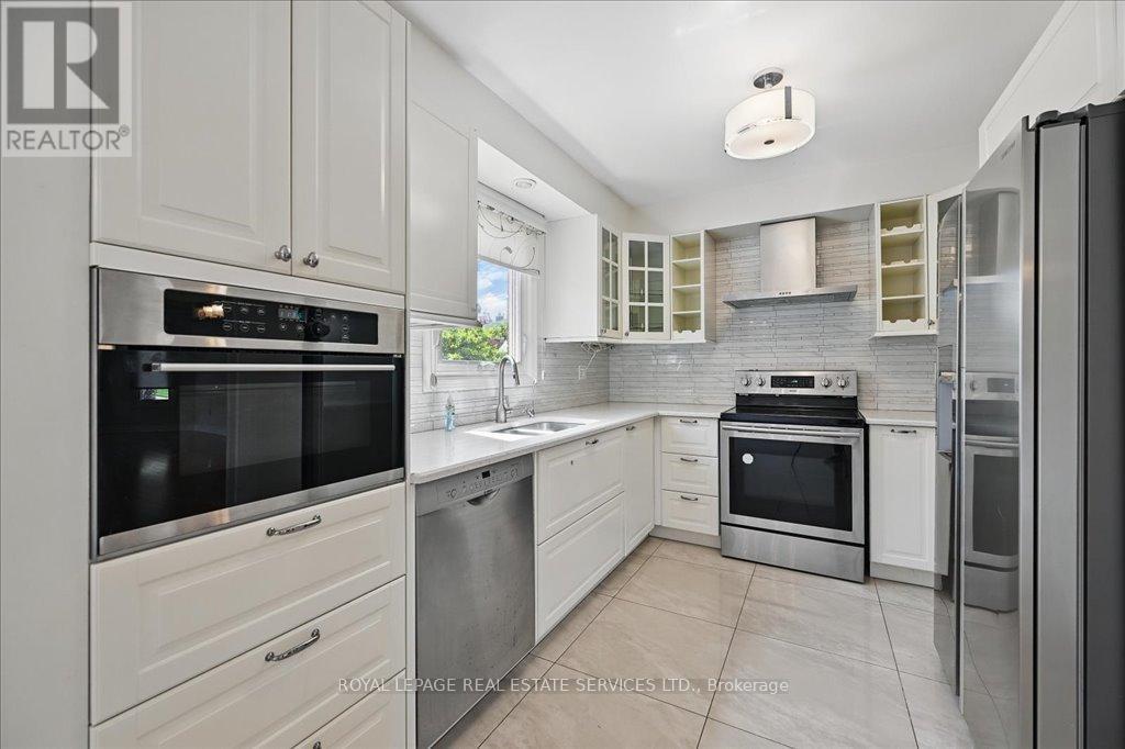












3020 RIVERVIEW STREET

,
Oakville,




Ontario
L6L1L4

