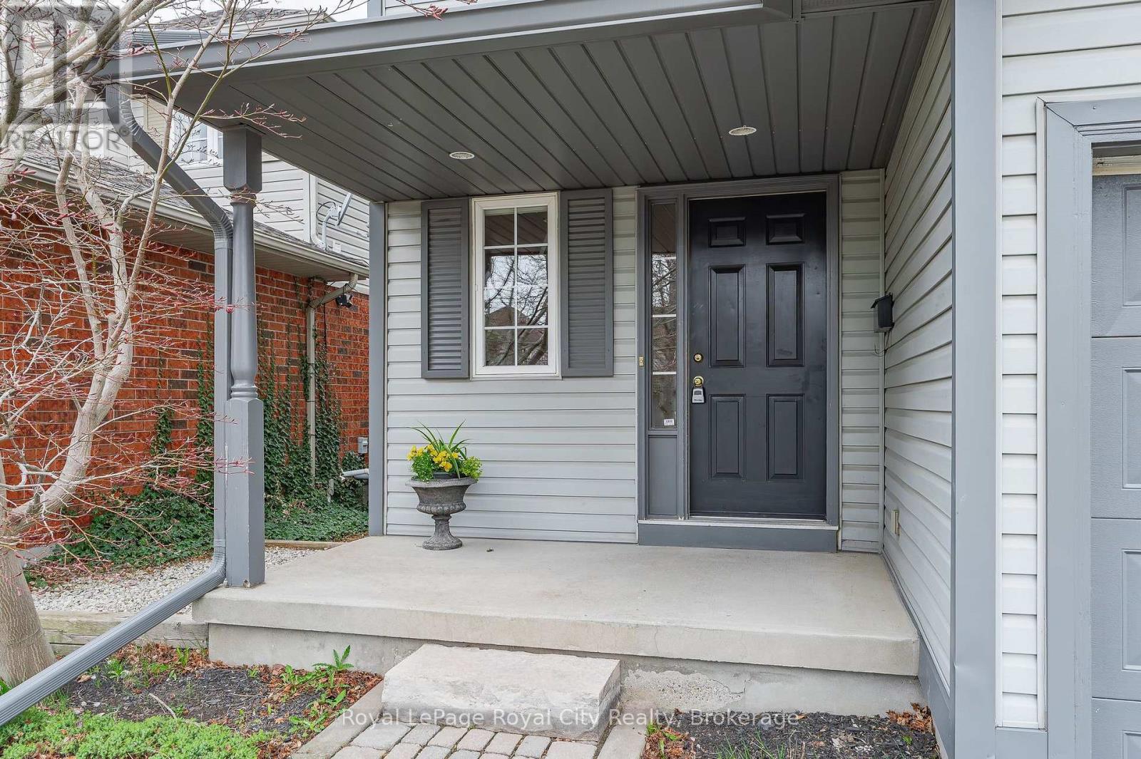 












90 DOYLE DRIVE

,
Guelph (Clairfields/Hanlon Business Park),




Ontario
N1G5B9

