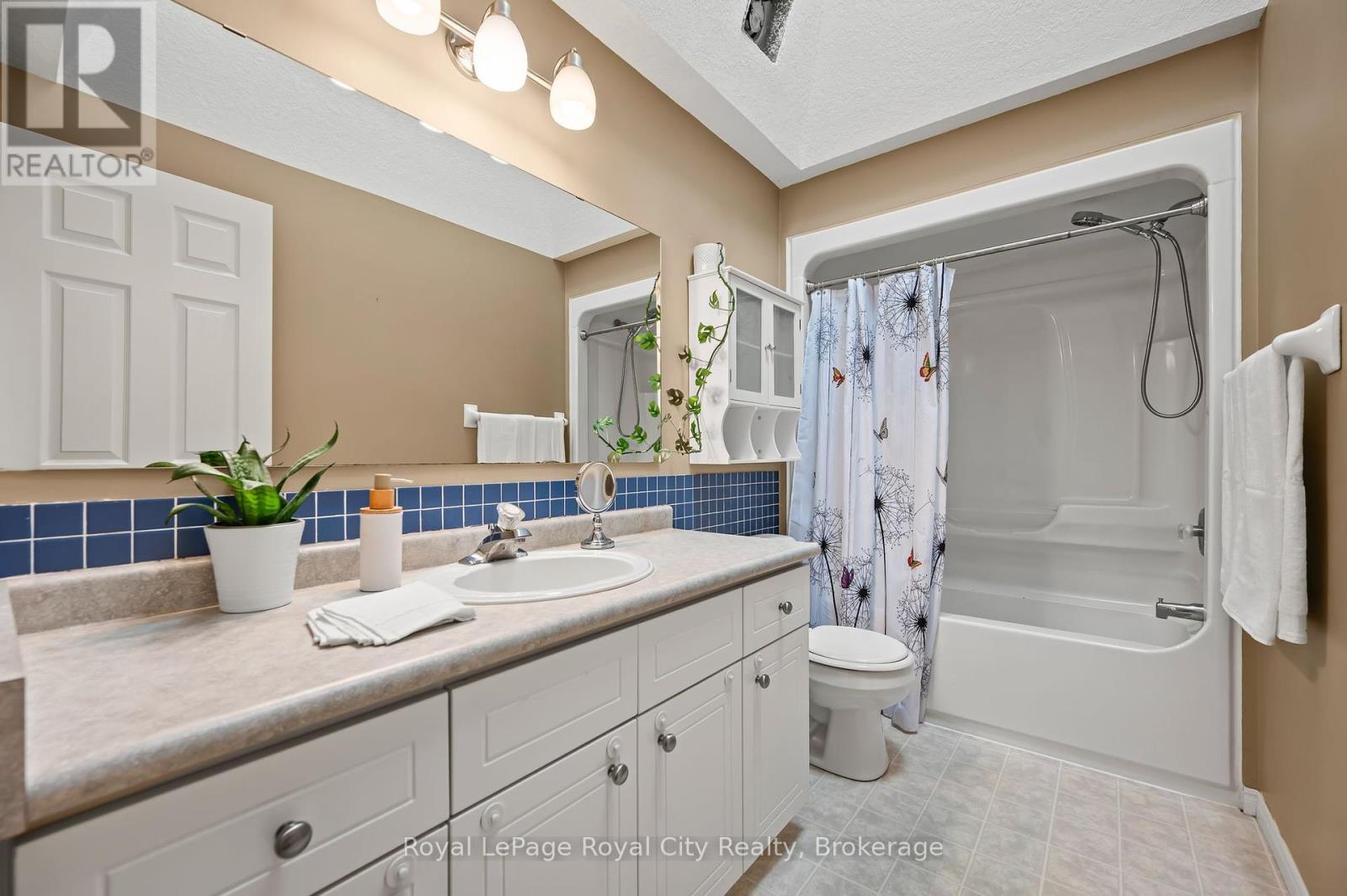 












90 DOYLE DRIVE

,
Guelph (Clairfields/Hanlon Business Park),




Ontario
N1G5B9

