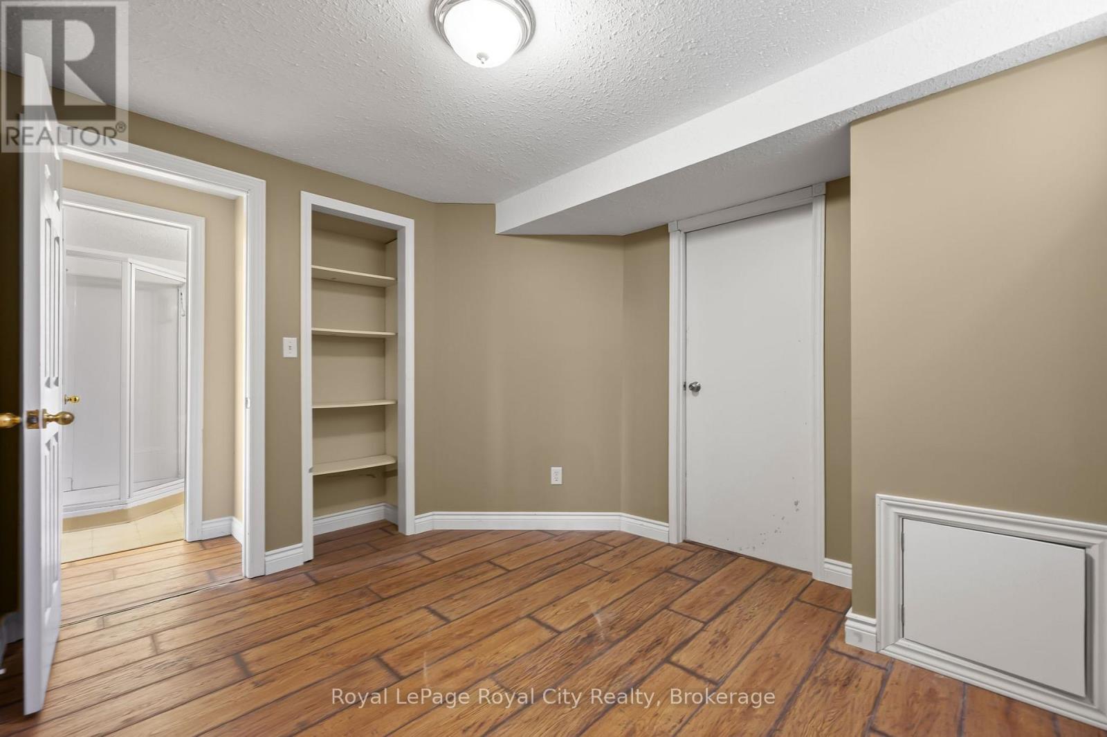 












90 DOYLE DRIVE

,
Guelph (Clairfields/Hanlon Business Park),




Ontario
N1G5B9

