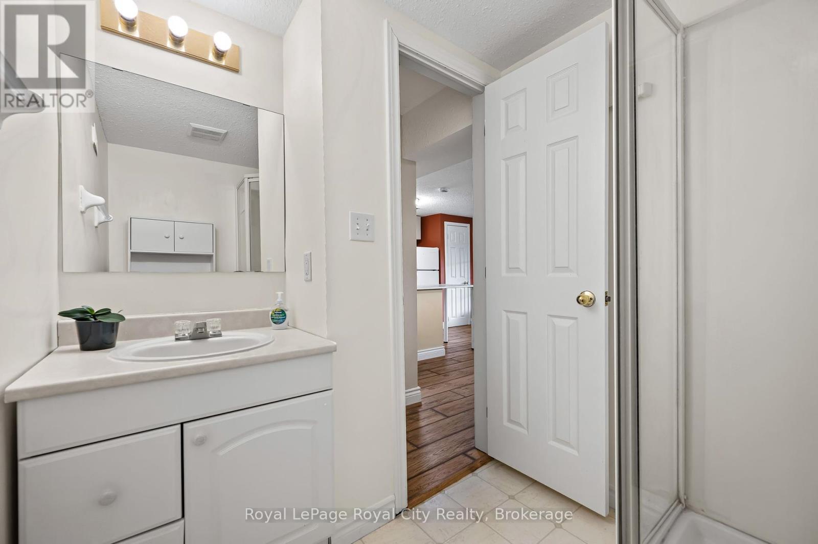 












90 DOYLE DRIVE

,
Guelph (Clairfields/Hanlon Business Park),




Ontario
N1G5B9

