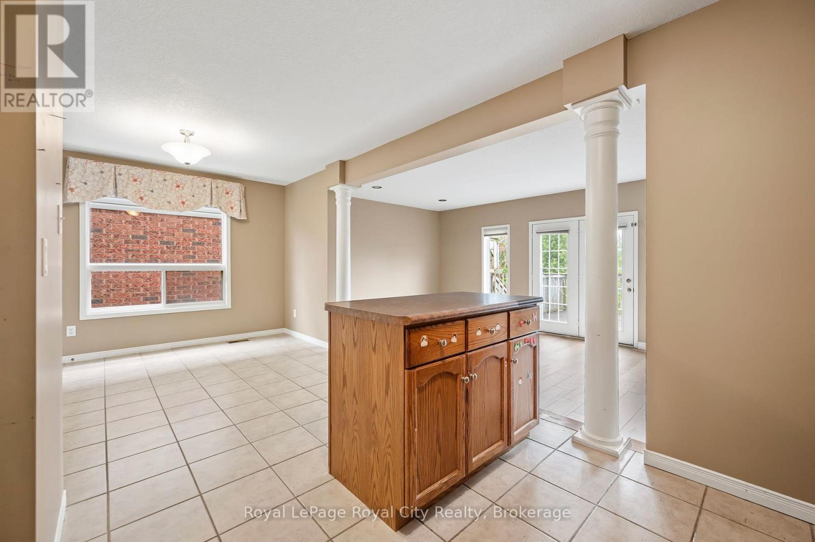 












90 DOYLE DRIVE

,
Guelph (Clairfields/Hanlon Business Park),




Ontario
N1G5B9

