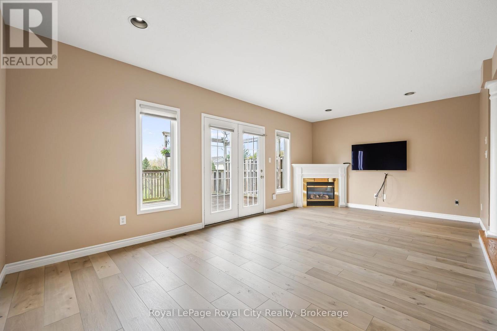 












90 DOYLE DRIVE

,
Guelph (Clairfields/Hanlon Business Park),




Ontario
N1G5B9

