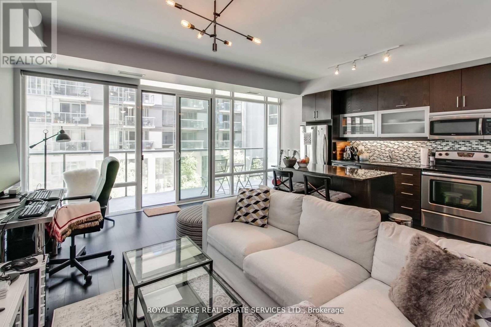 












330 - 90 STADIUM ROAD

,
Toronto,




Ontario
M5V3W5

