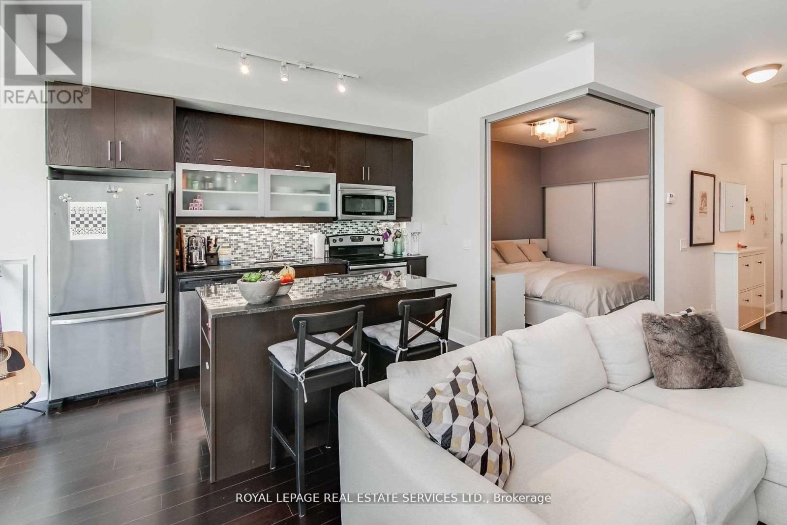 












330 - 90 STADIUM ROAD

,
Toronto,




Ontario
M5V3W5

