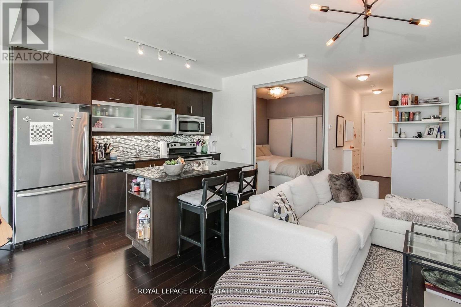












330 - 90 STADIUM ROAD

,
Toronto,




Ontario
M5V3W5

