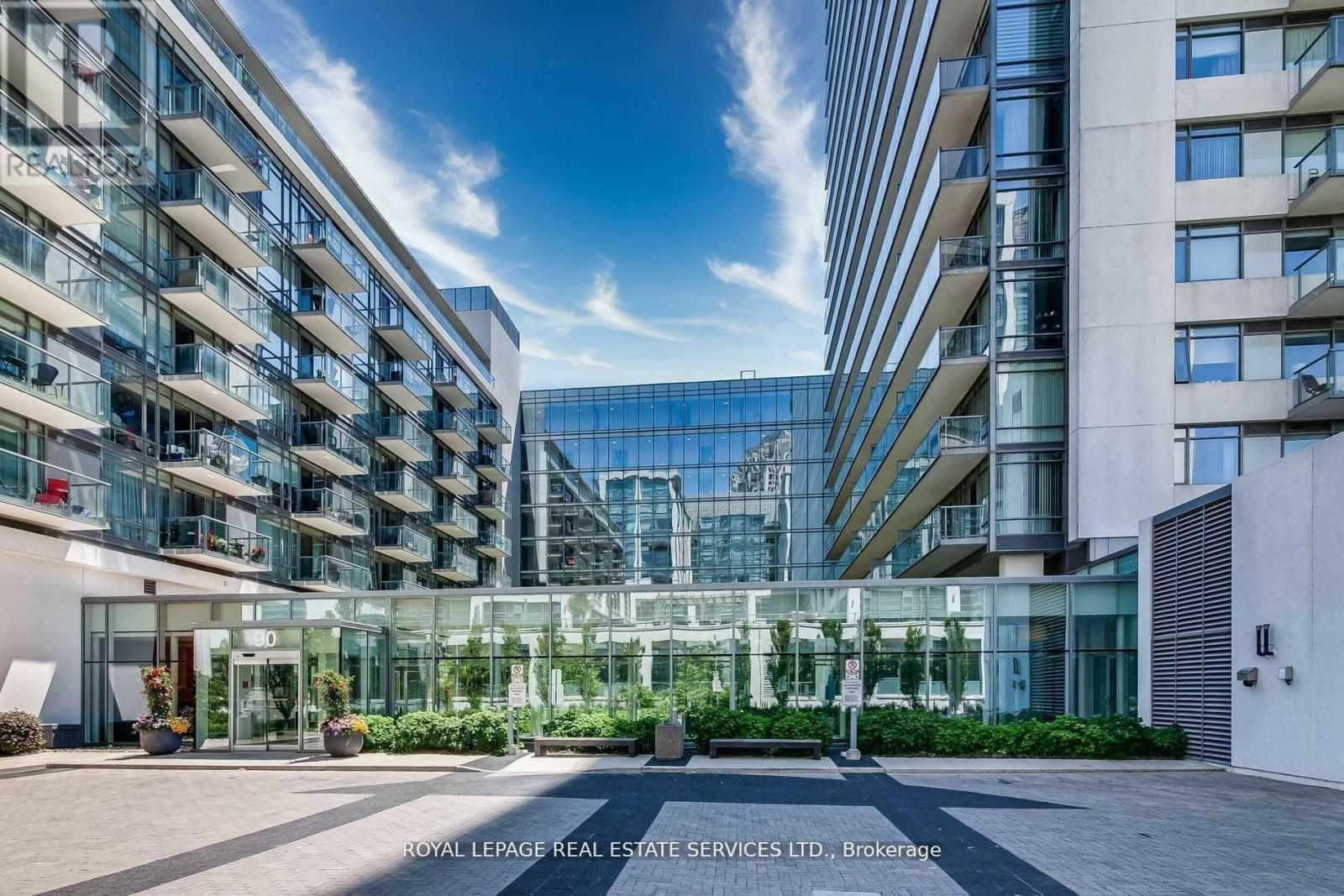 












330 - 90 STADIUM ROAD

,
Toronto,




Ontario
M5V3W5

