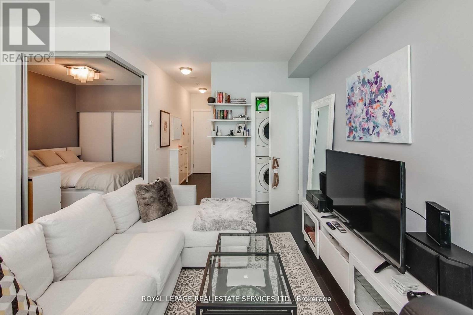 












330 - 90 STADIUM ROAD

,
Toronto,




Ontario
M5V3W5

