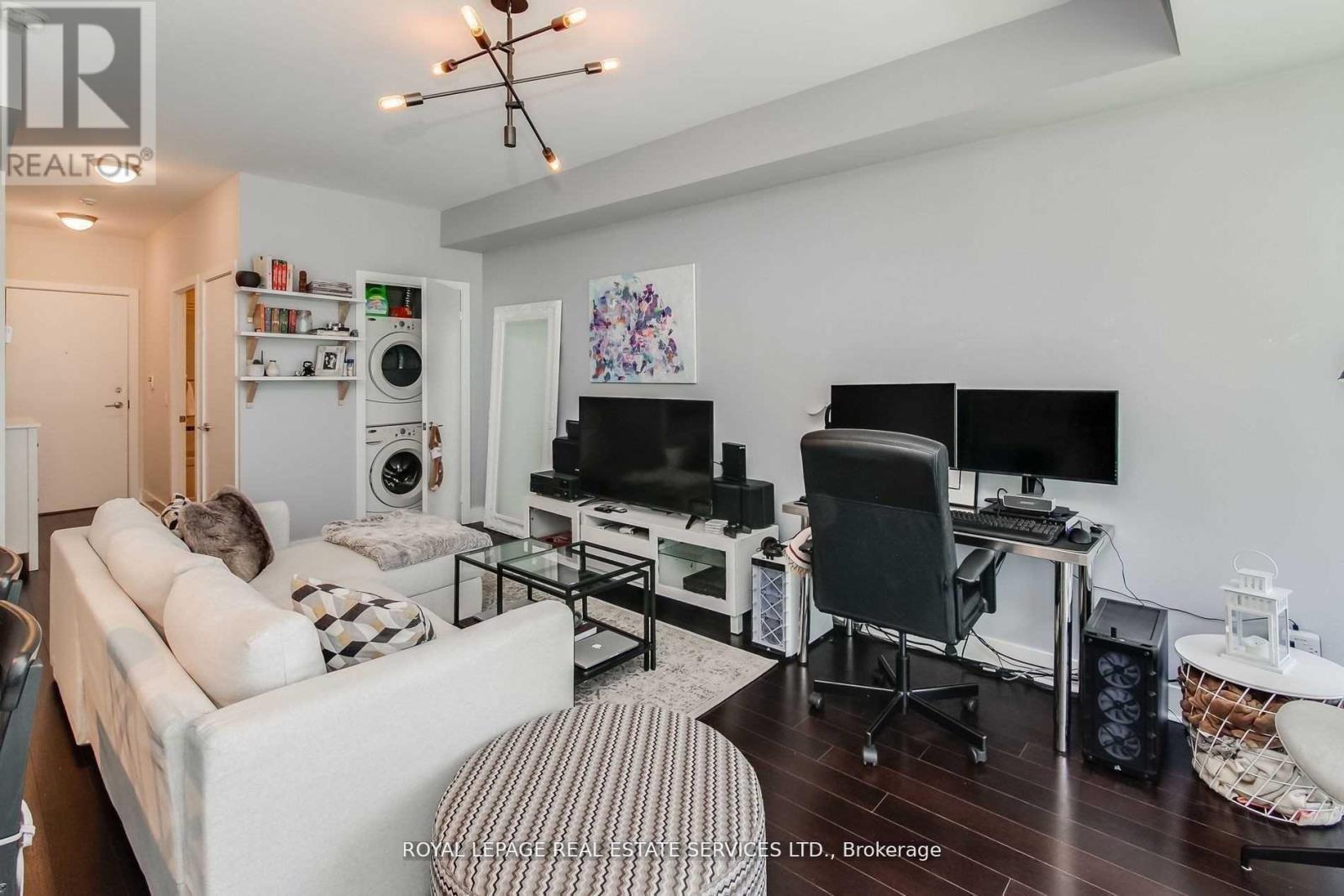 












330 - 90 STADIUM ROAD

,
Toronto,




Ontario
M5V3W5

