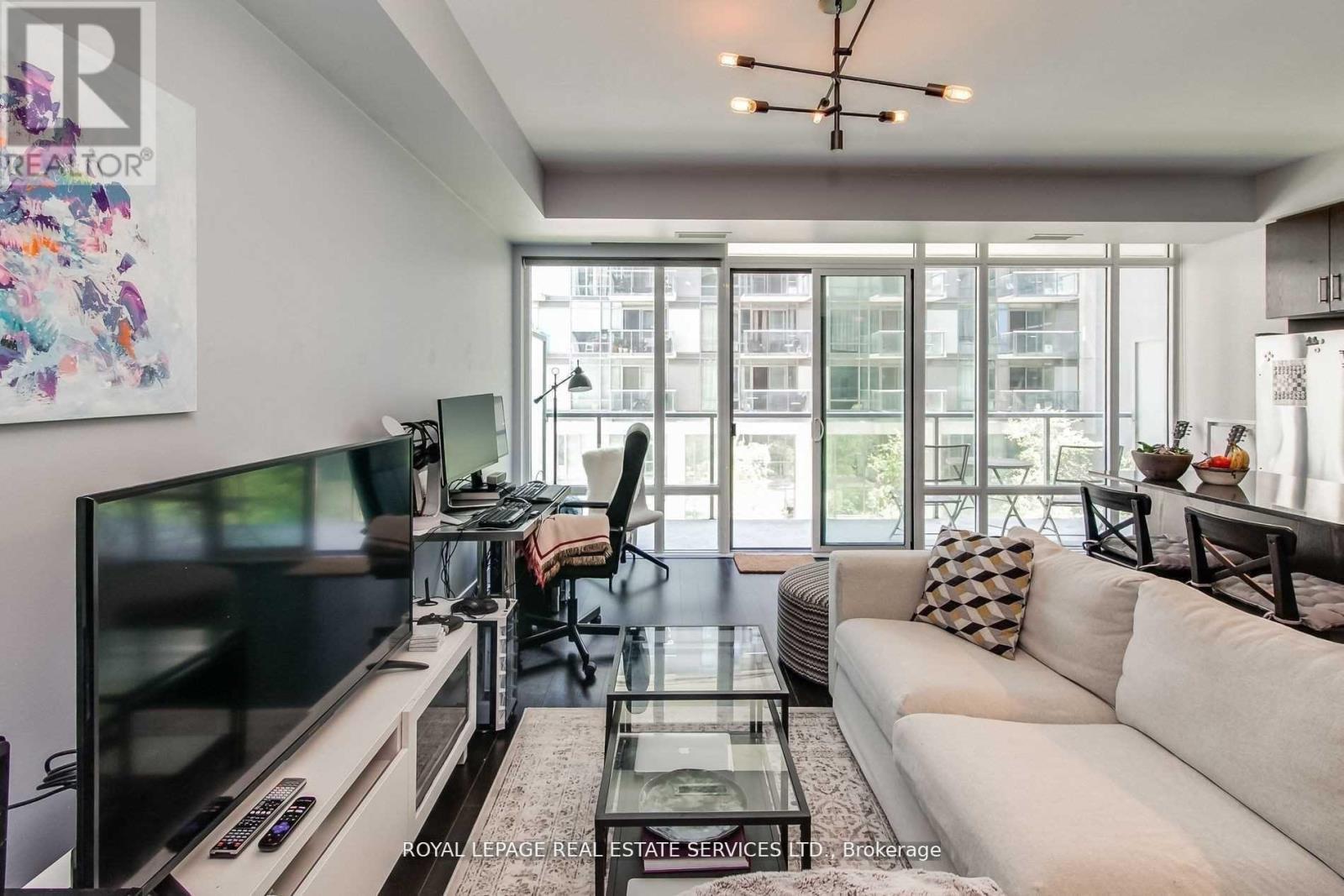 












330 - 90 STADIUM ROAD

,
Toronto,




Ontario
M5V3W5

