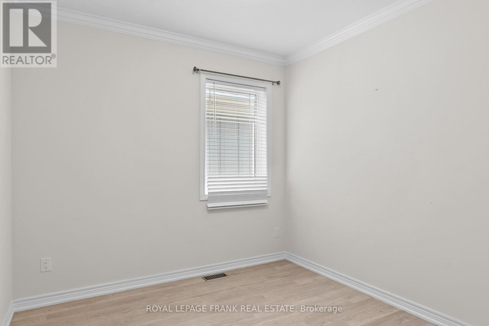 












9 - 80 MARSH AVENUE

,
Peterborough North (North),




Ontario
K9H0J5

