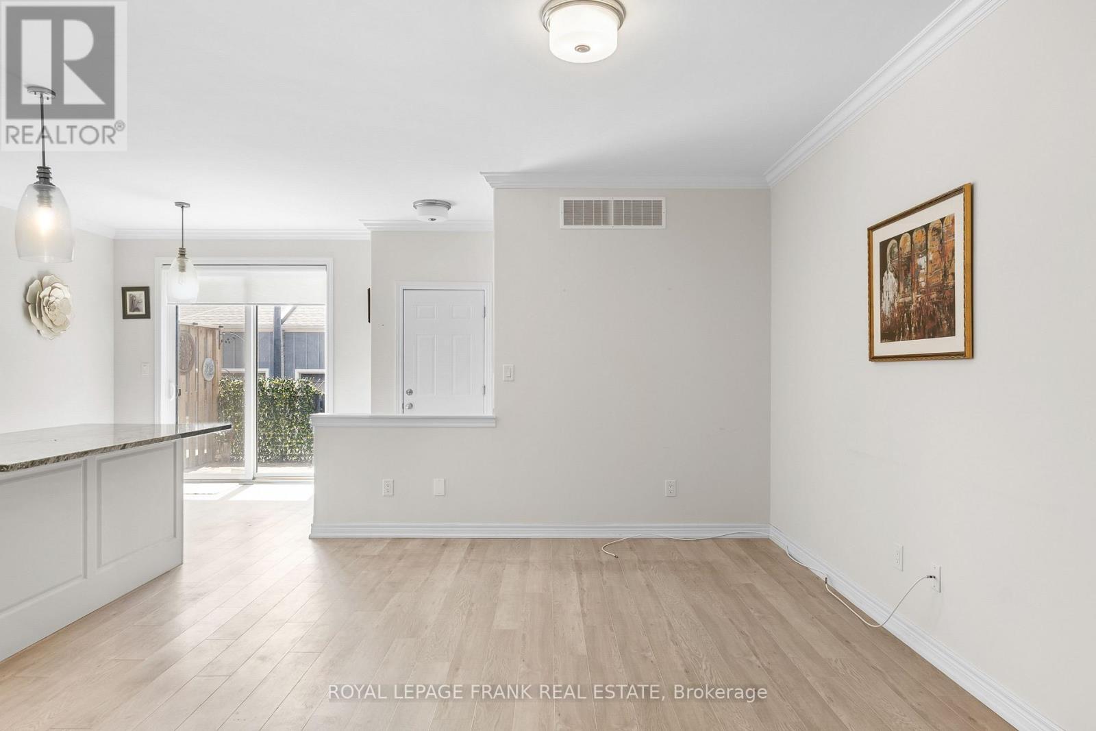 












9 - 80 MARSH AVENUE

,
Peterborough North (North),




Ontario
K9H0J5

