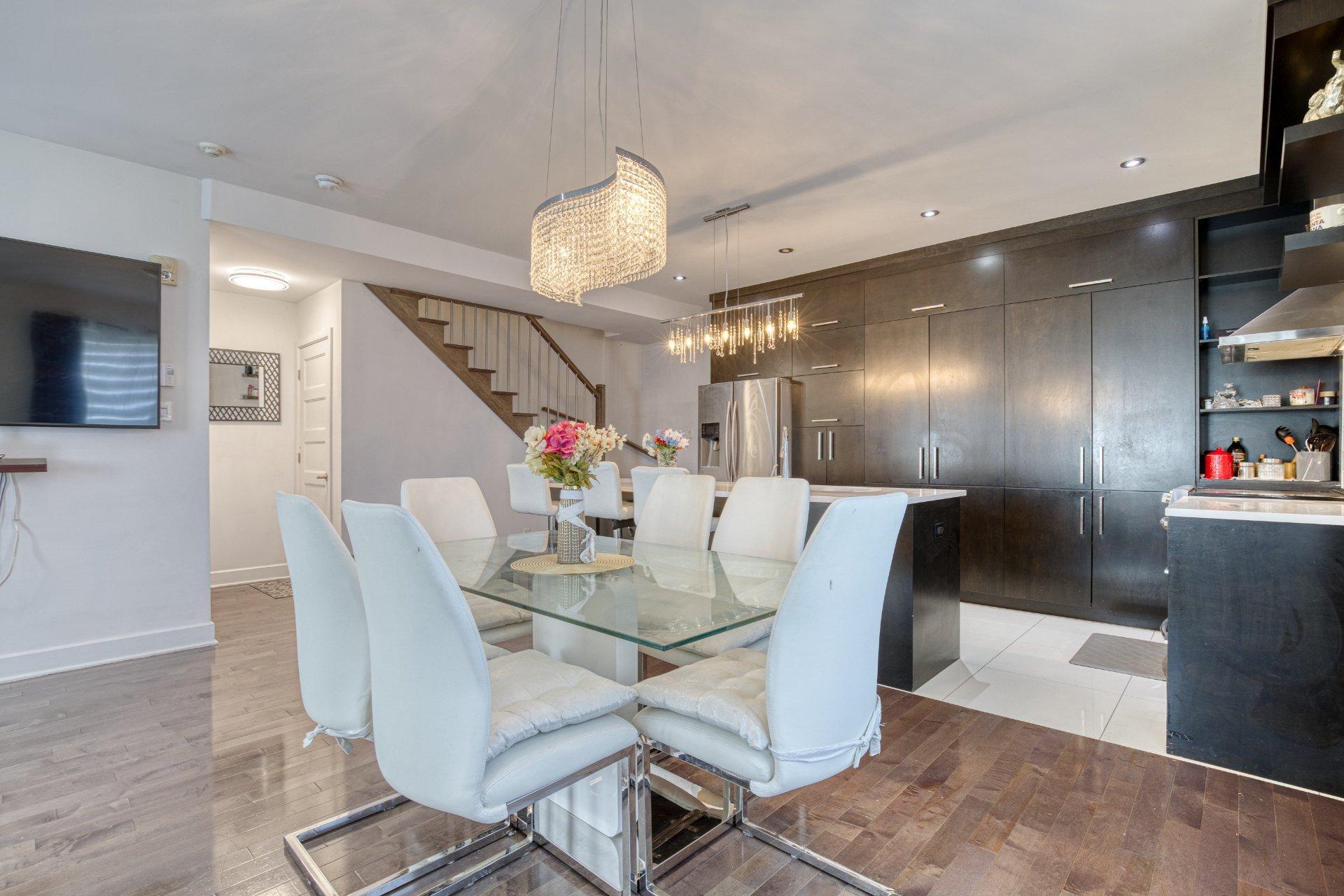 









4435


Rue Lenoir

, 3,
Brossard,




QC
J4Y0J9

