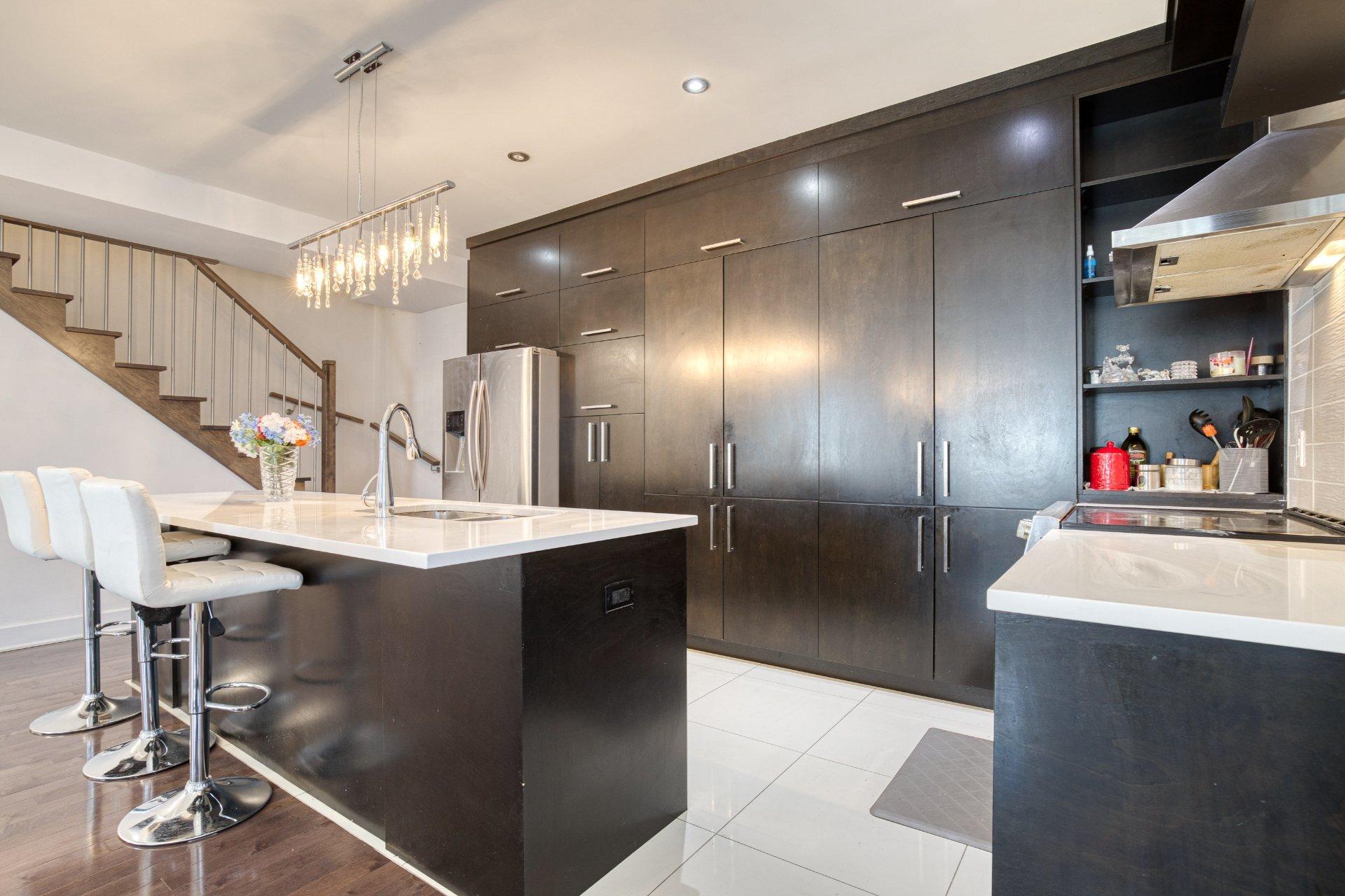 









4435


Rue Lenoir

, 3,
Brossard,




QC
J4Y0J9

