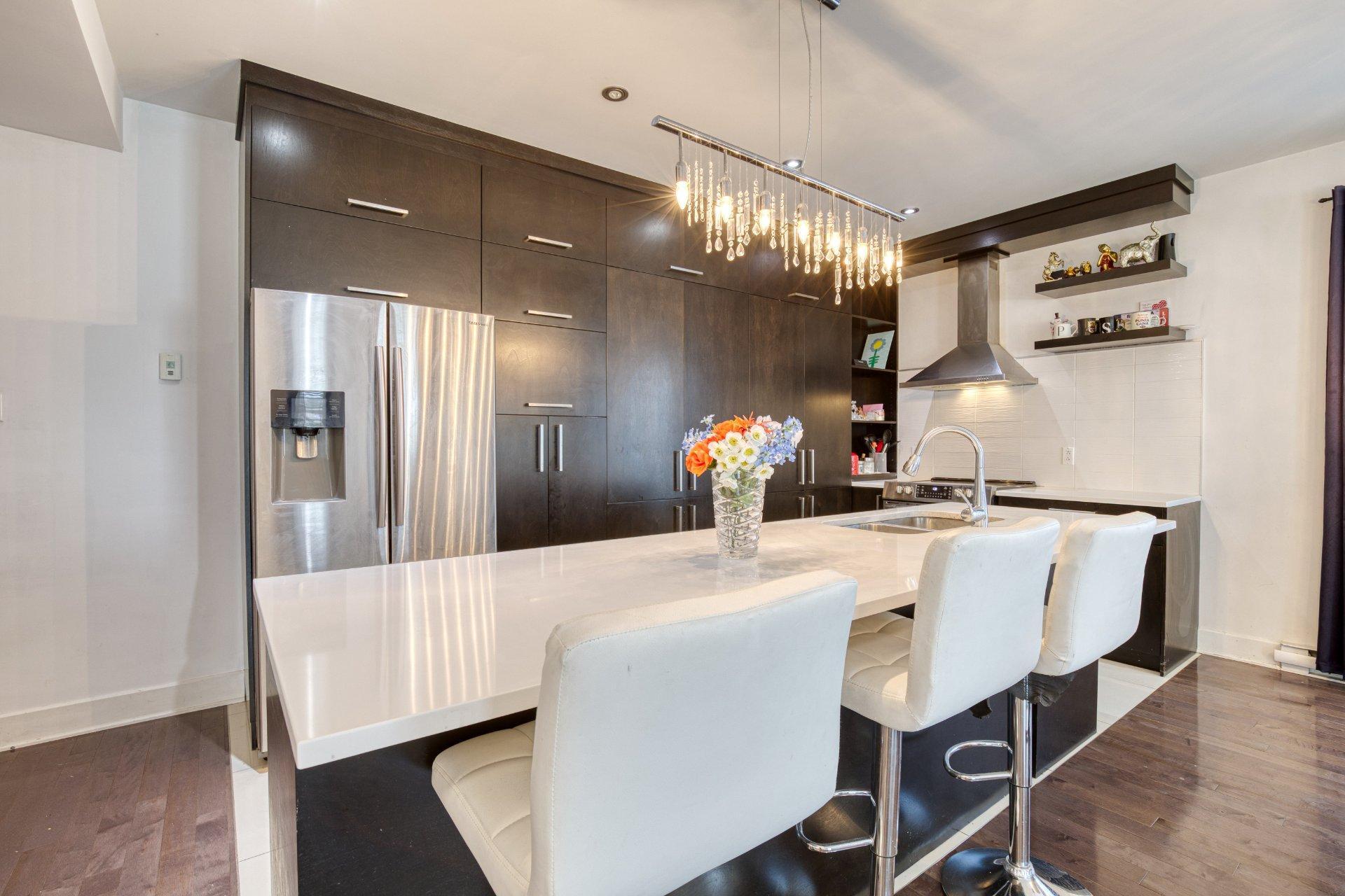 









4435


Rue Lenoir

, 3,
Brossard,




QC
J4Y0J9

