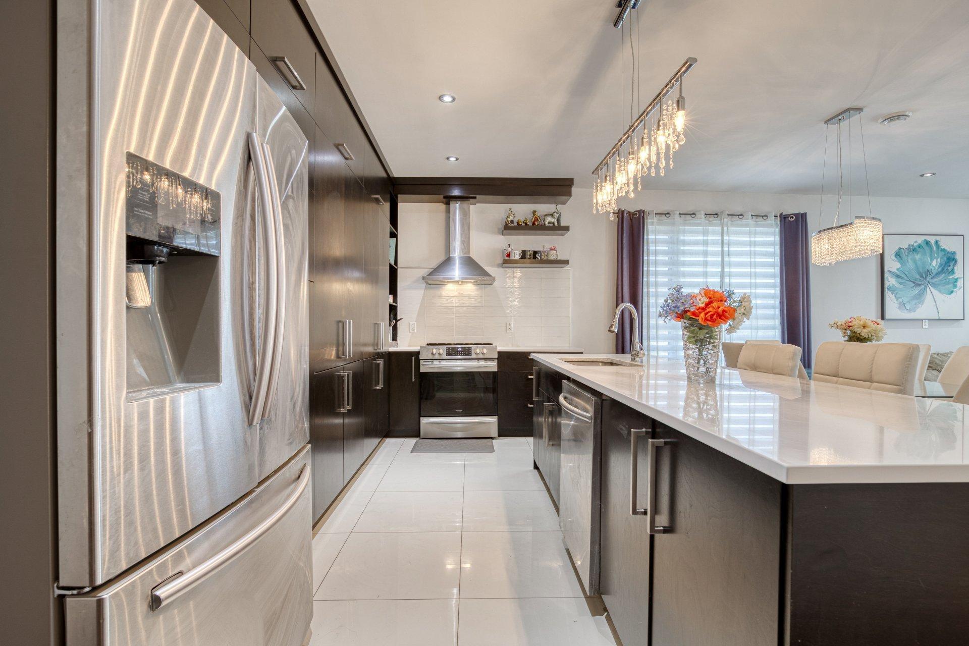 









4435


Rue Lenoir

, 3,
Brossard,




QC
J4Y0J9

