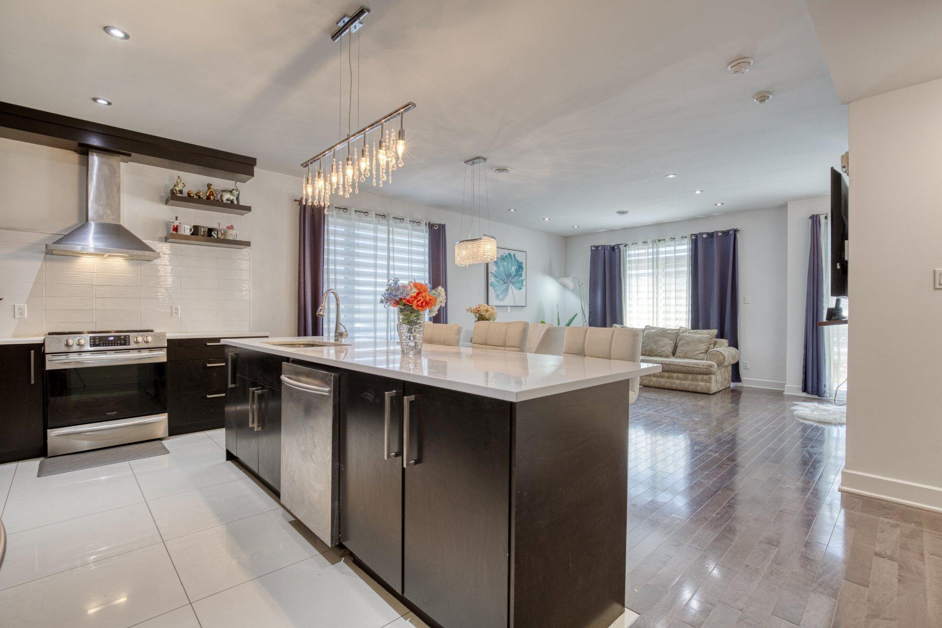 









4435


Rue Lenoir

, 3,
Brossard,




QC
J4Y0J9

