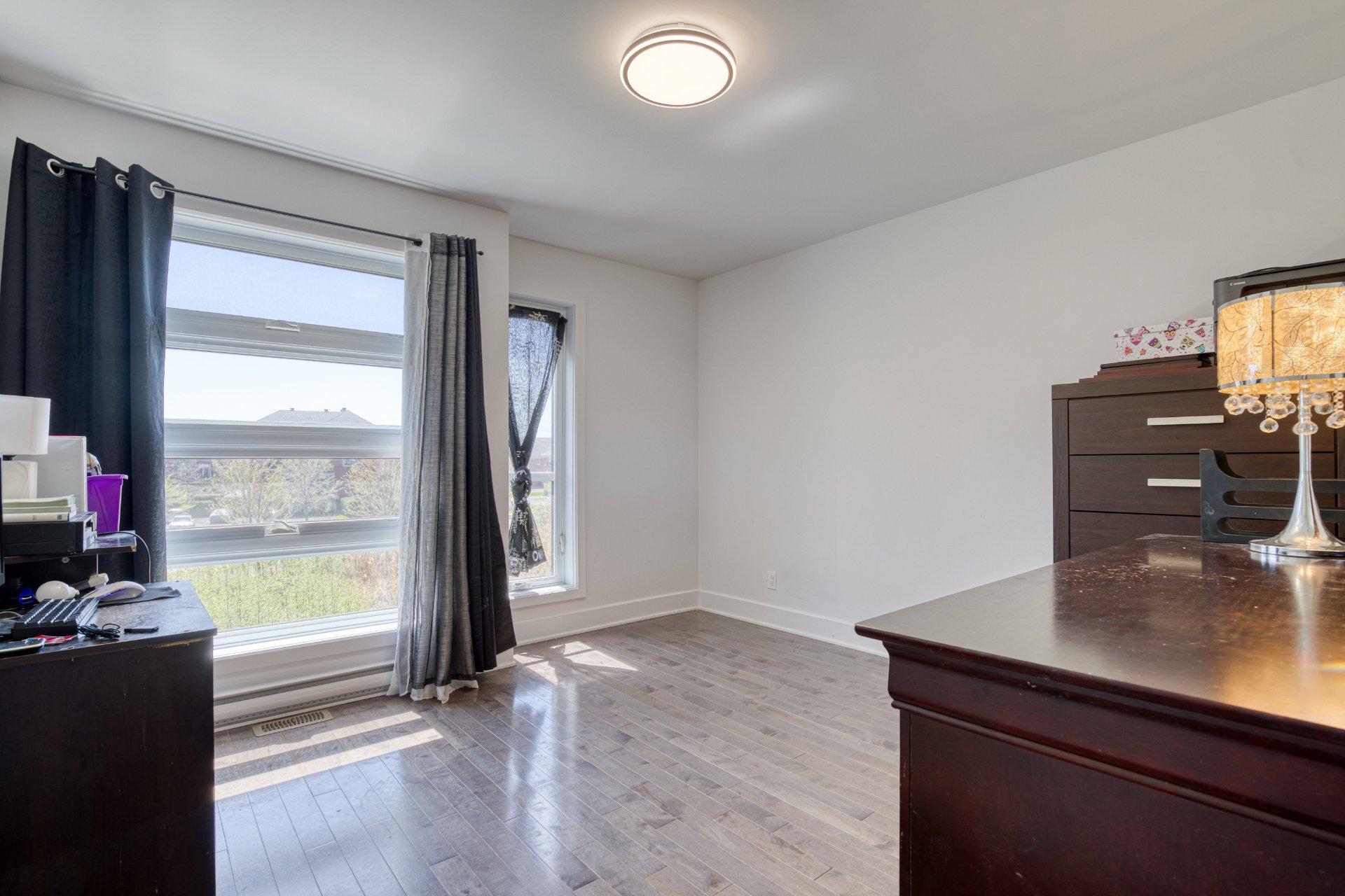 









4435


Rue Lenoir

, 3,
Brossard,




QC
J4Y0J9

