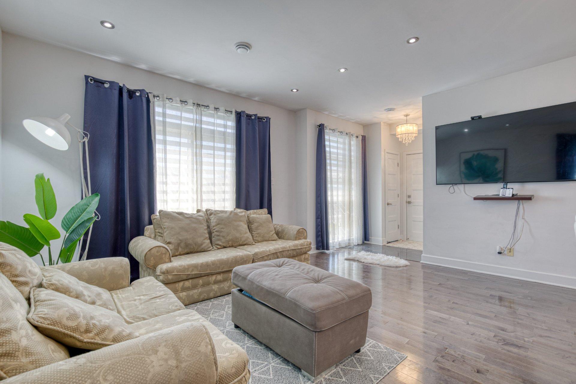 









4435


Rue Lenoir

, 3,
Brossard,




QC
J4Y0J9

