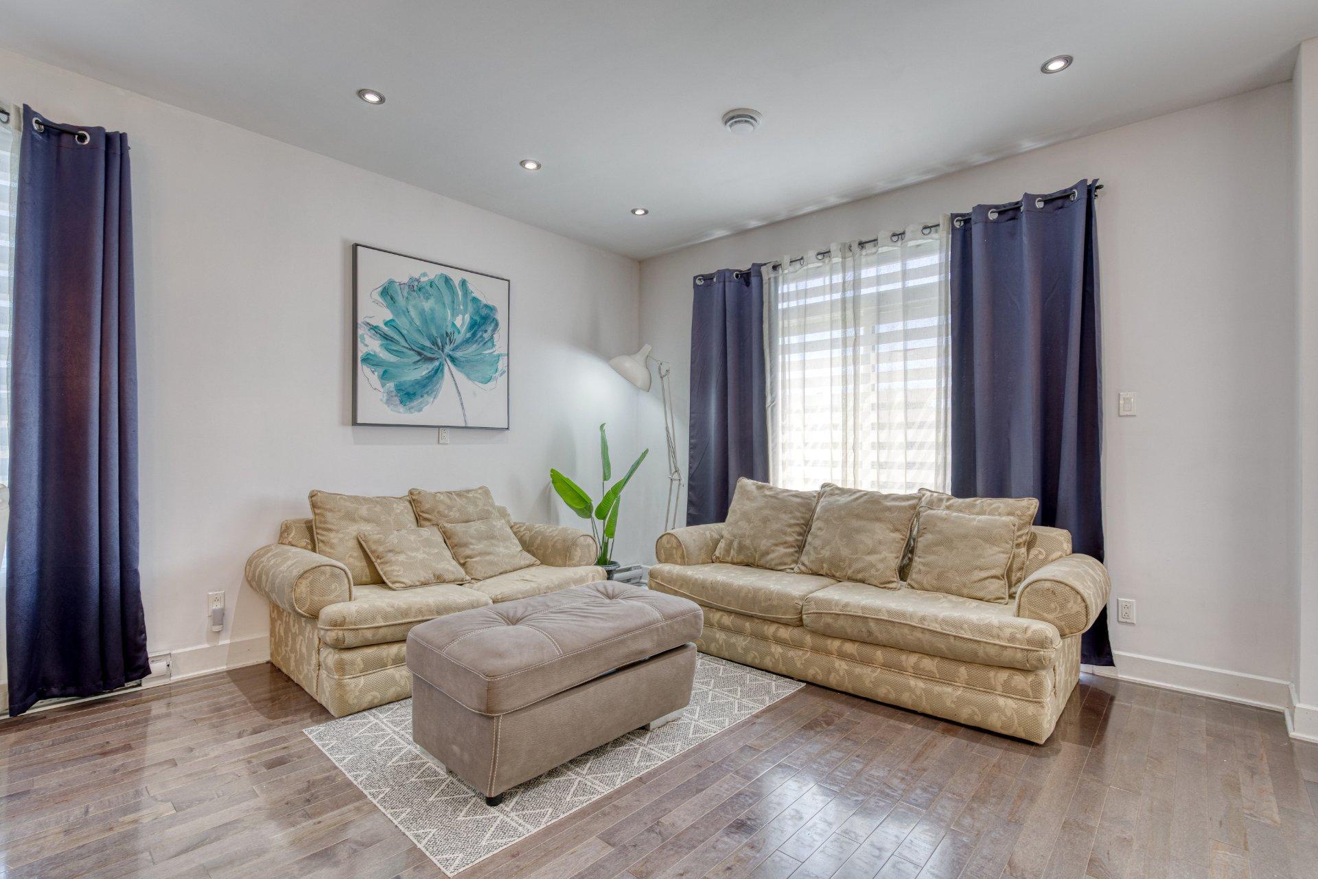









4435


Rue Lenoir

, 3,
Brossard,




QC
J4Y0J9


