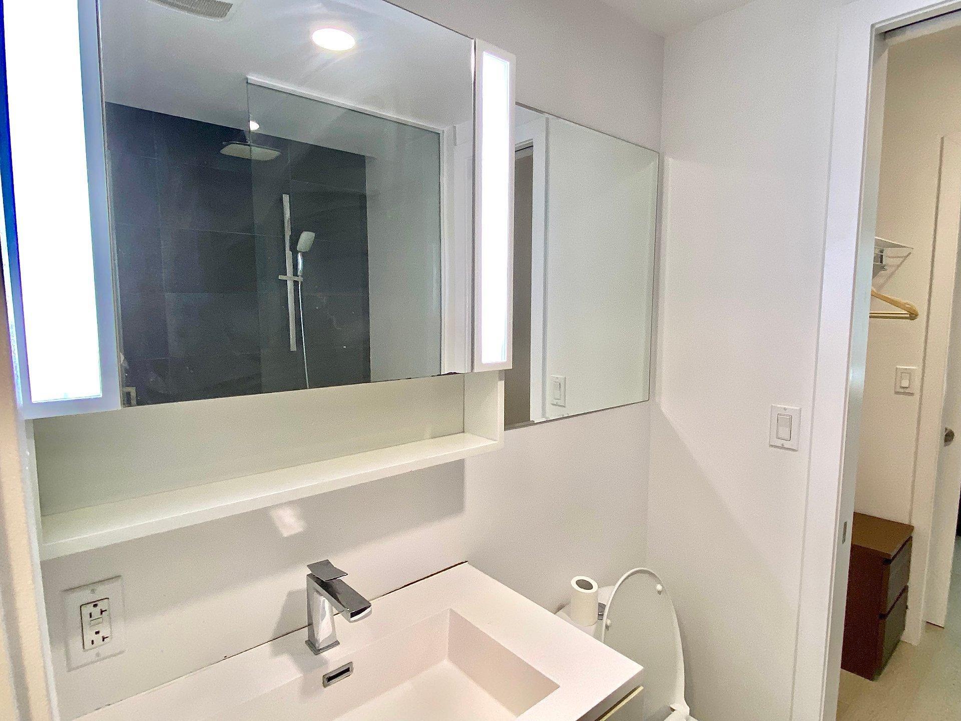









1288


Av. des Canadiens-de-Montréal

, 1813,
Montréal (Ville-Marie),




QC
H3B3B3

