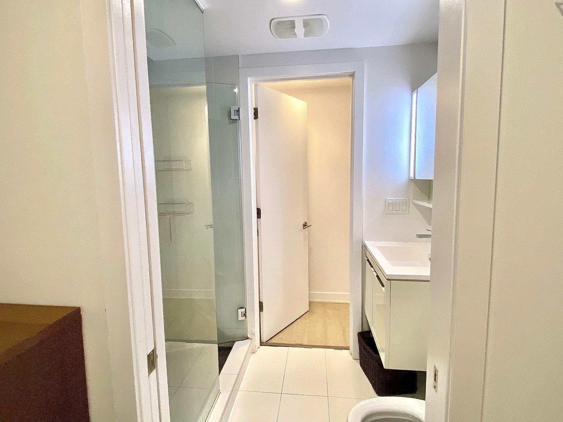 









1288


Av. des Canadiens-de-Montréal

, 1813,
Montréal (Ville-Marie),




QC
H3B3B3

