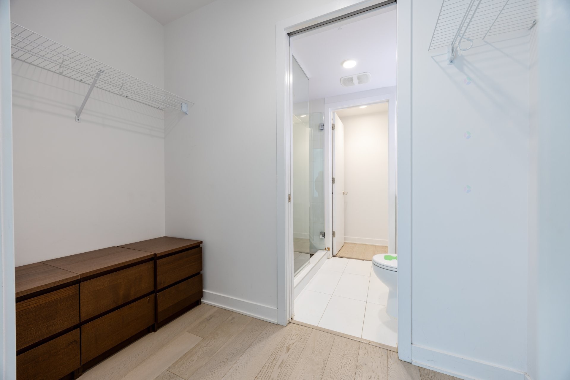 









1288


Av. des Canadiens-de-Montréal

, 1813,
Montréal (Ville-Marie),




QC
H3B3B3

