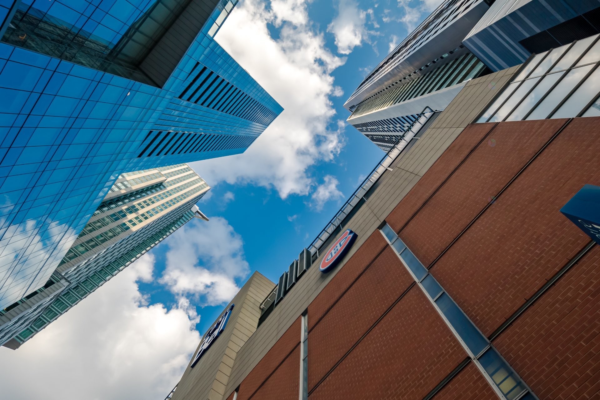 









1288


Av. des Canadiens-de-Montréal

, 1813,
Montréal (Ville-Marie),




QC
H3B3B3

