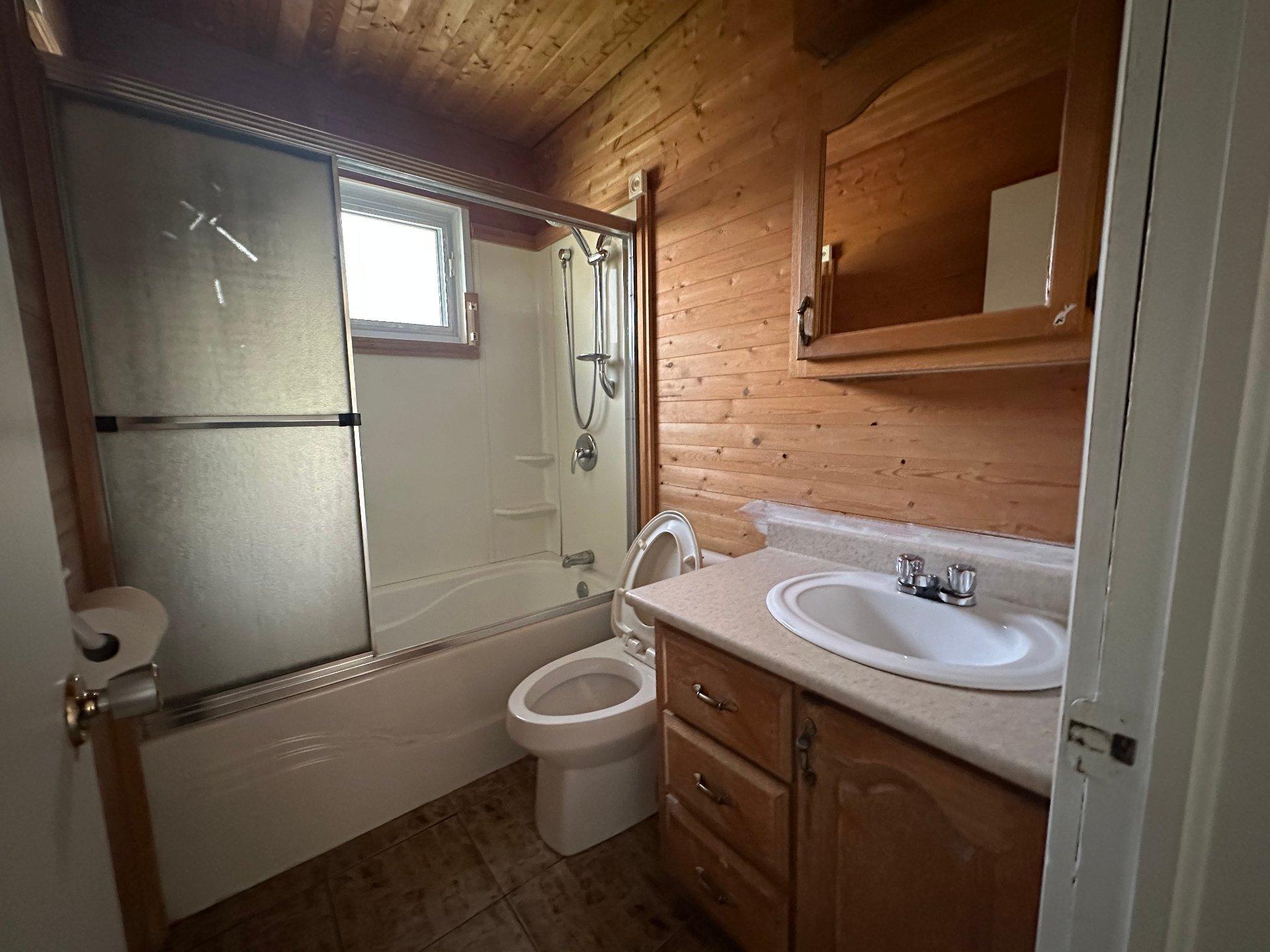 









690


Ch. de Val-des-Lacs

,
Sainte-Sophie,




QC
J7C2J5

