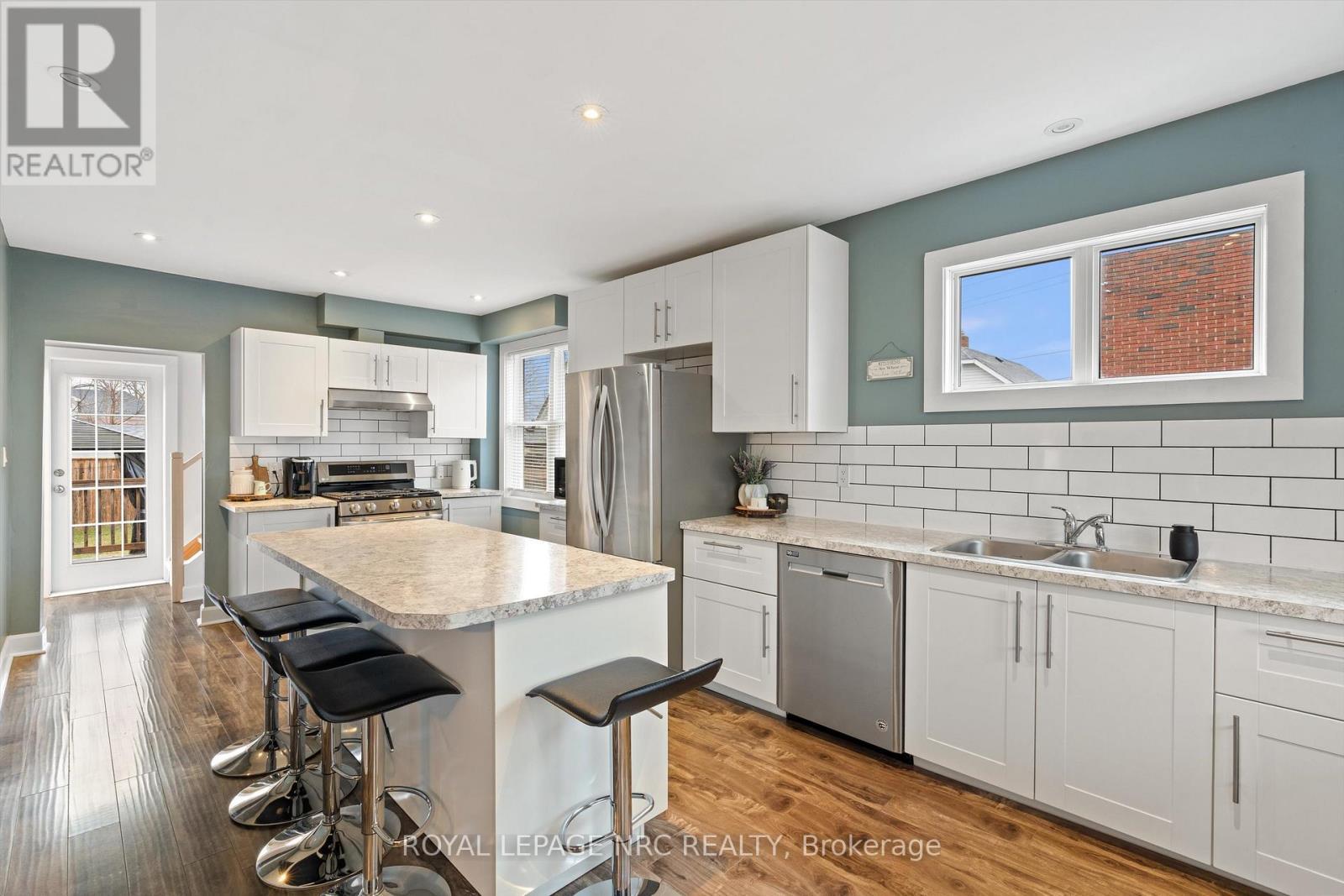 












2 CURRIE STREET

,
St. Catharines (Facer),




Ontario
L2M5M6

