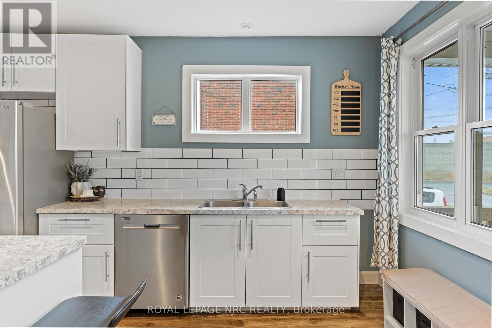 












2 CURRIE STREET

,
St. Catharines (Facer),




Ontario
L2M5M6

