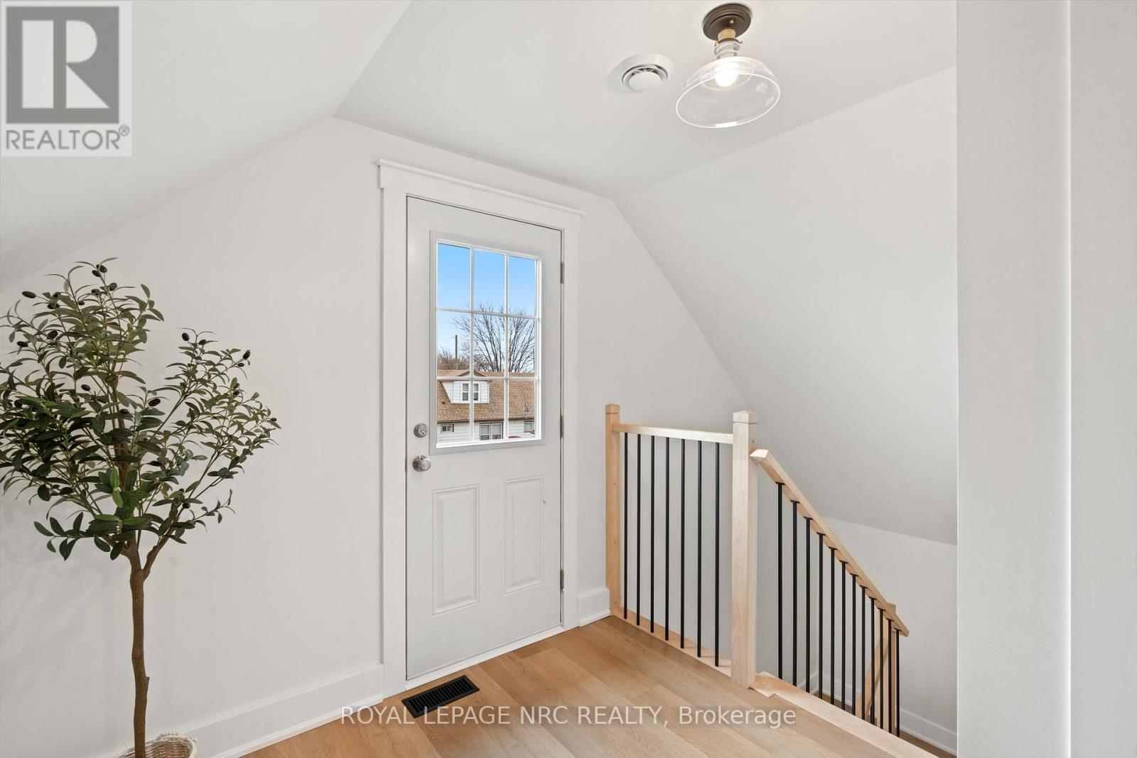 












2 CURRIE STREET

,
St. Catharines (Facer),




Ontario
L2M5M6

