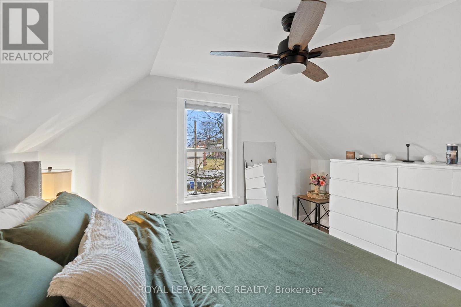 












2 CURRIE STREET

,
St. Catharines (Facer),




Ontario
L2M5M6

