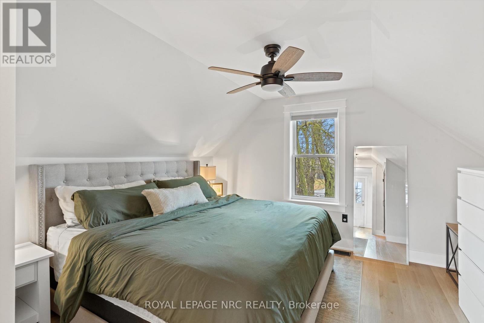 












2 CURRIE STREET

,
St. Catharines (Facer),




Ontario
L2M5M6

