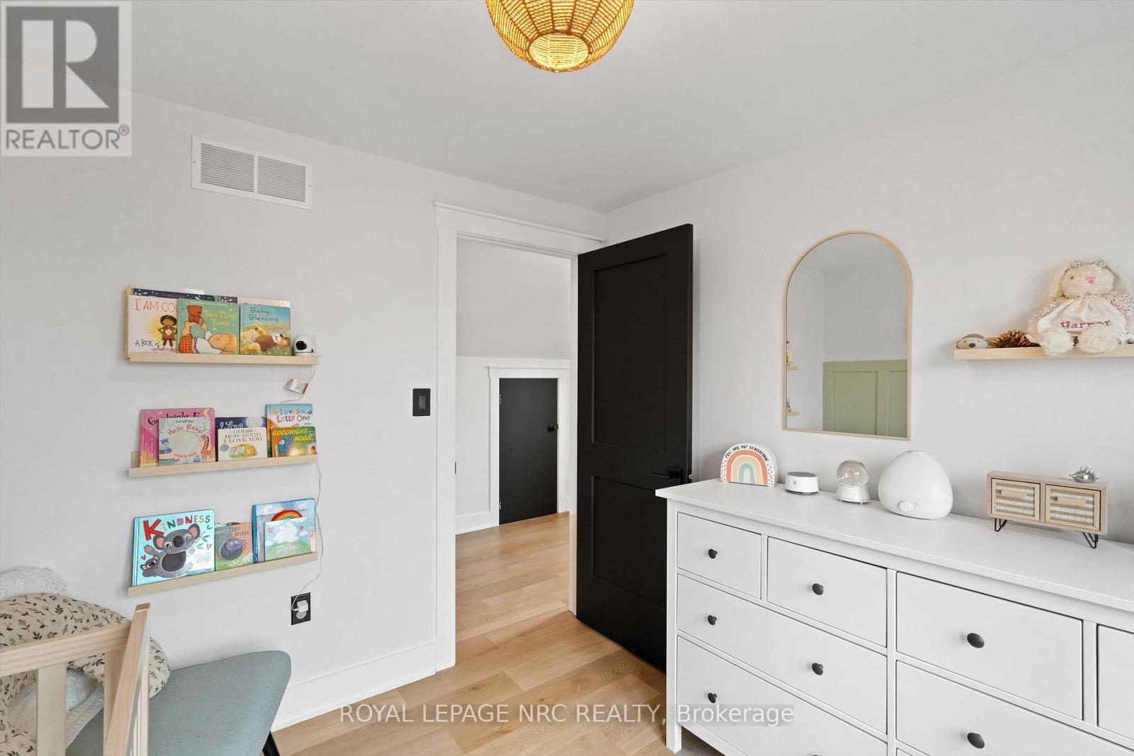 












2 CURRIE STREET

,
St. Catharines (Facer),




Ontario
L2M5M6

