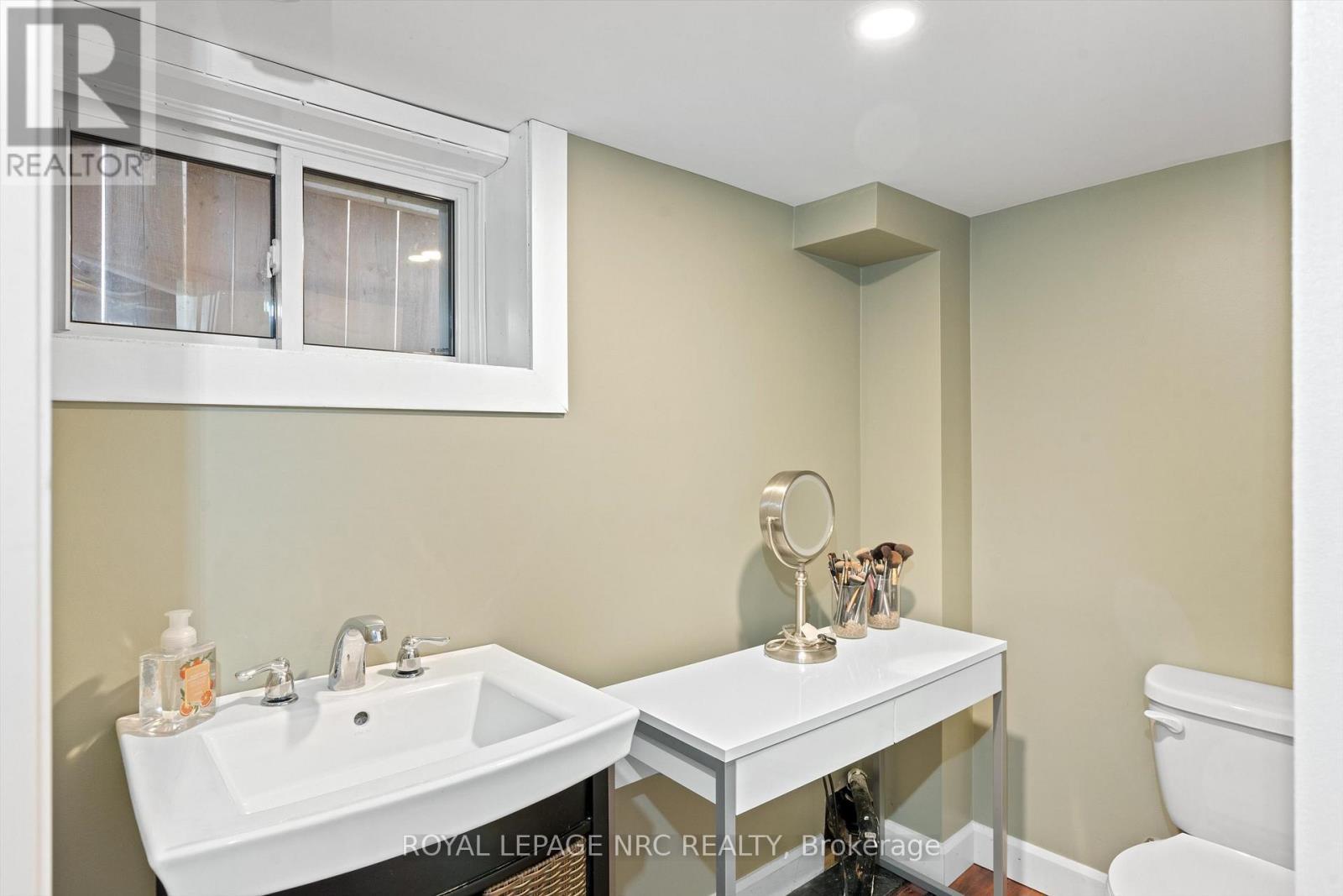 












2 CURRIE STREET

,
St. Catharines (Facer),




Ontario
L2M5M6

