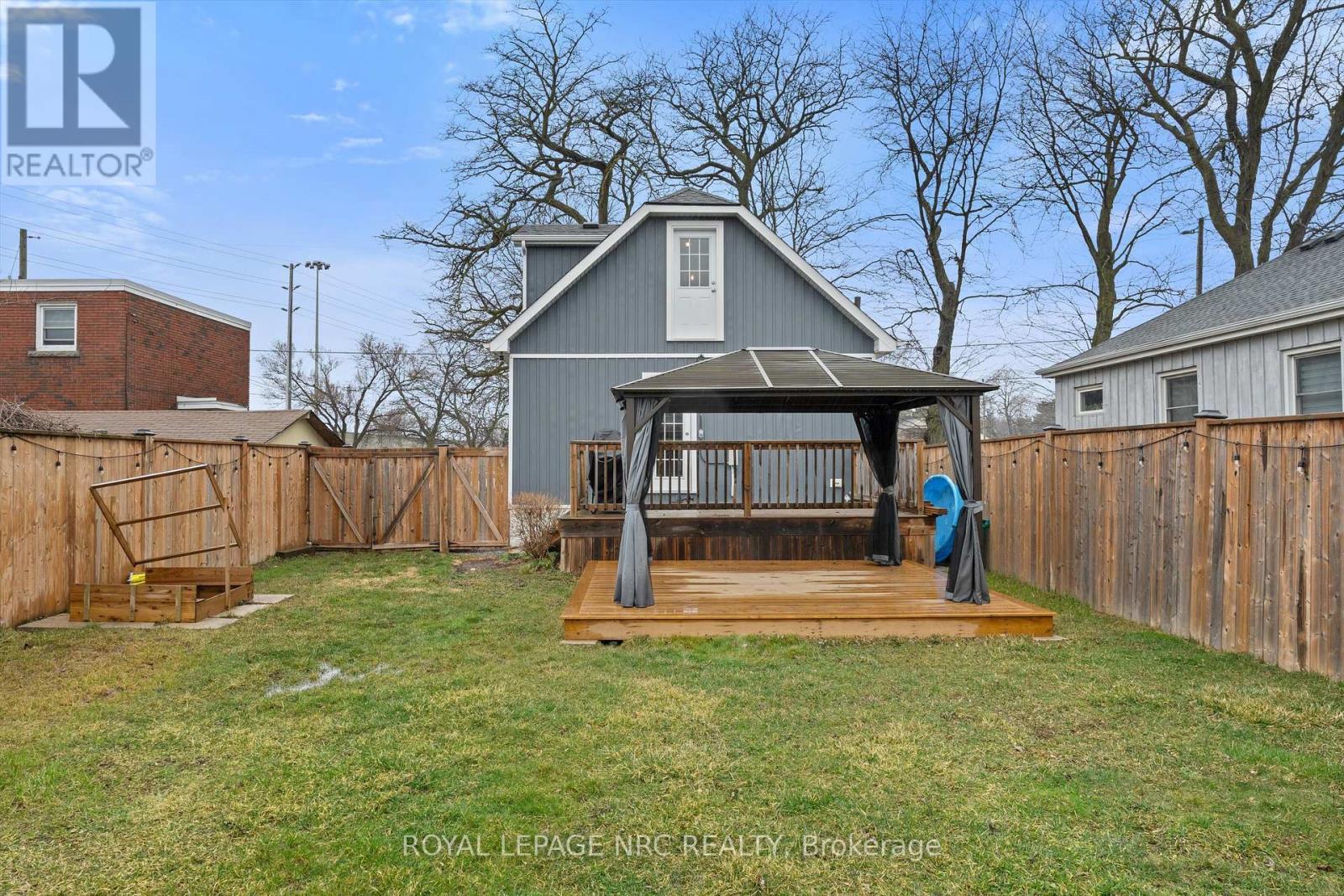 












2 CURRIE STREET

,
St. Catharines (Facer),




Ontario
L2M5M6

